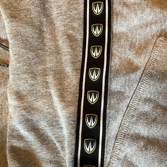 2 for $40🩷 University of Windsor sweater - Picture 3 of 3